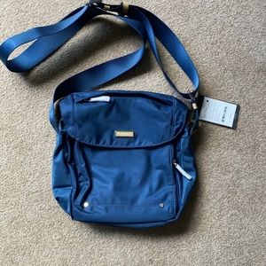 Tumi Singapore Sling Messager Bag NWT